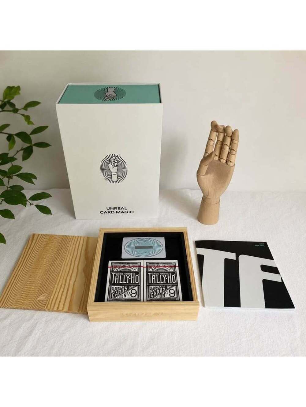 Unreal Card Magic Ben Earl Ellusionist Deluxe Box Set Sealed Tally-Ho Cards
